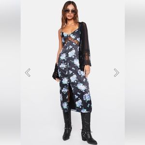 BNWT WEWOREWHAT GOLDEN HOUR FLORAL SATIN SLIP DRESS ✨